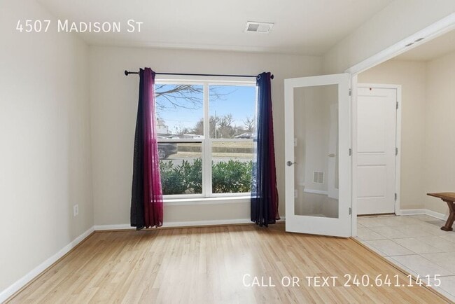 Photo - 4507 Madison St