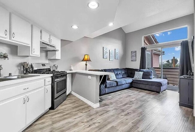 Building Photo - 327 Chestnut Ave Unit 307 Rental