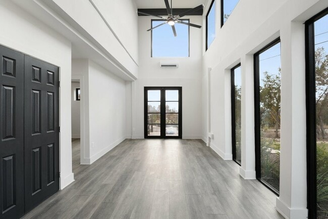 Photo - 8610 Grandview Dr