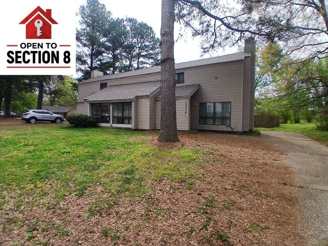 Building Photo - Newly Refreshed 3 bedroom 2 bath Duplex - Open To Section 8