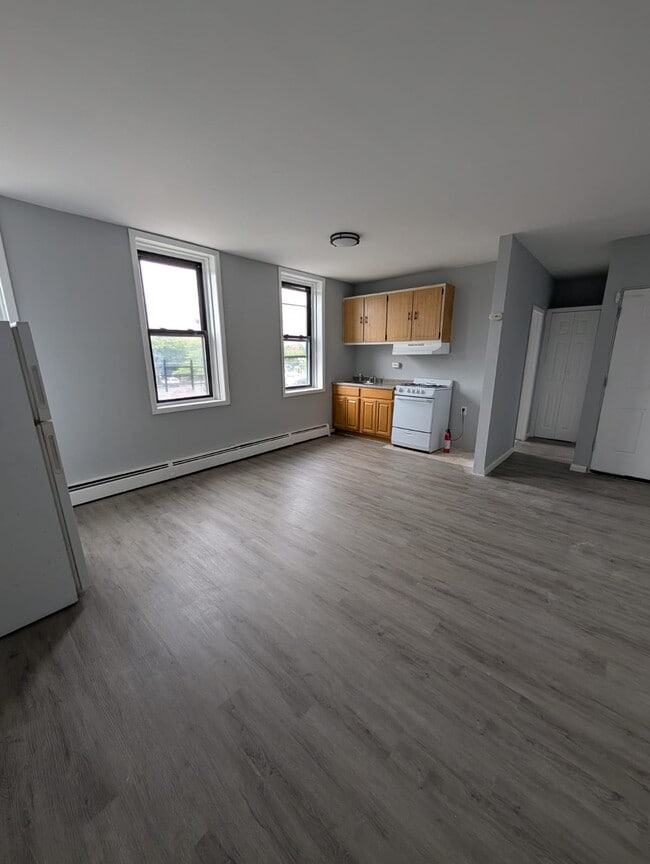 Building Photo - 416 Amboy Ave Unit 2 Rental