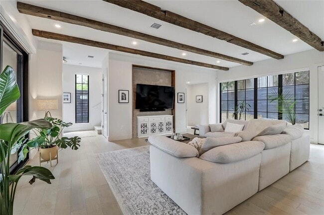 Photo - 1402 Drake Ave