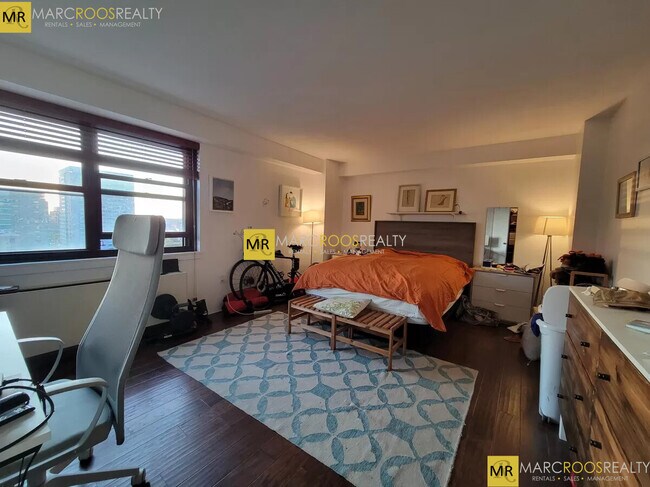 Photo - 2 Hawthorne Pl Unidad 12D Rental
