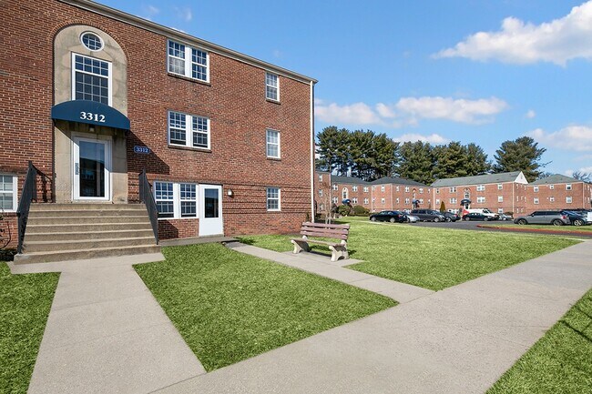 Cross Country Manor Apartments