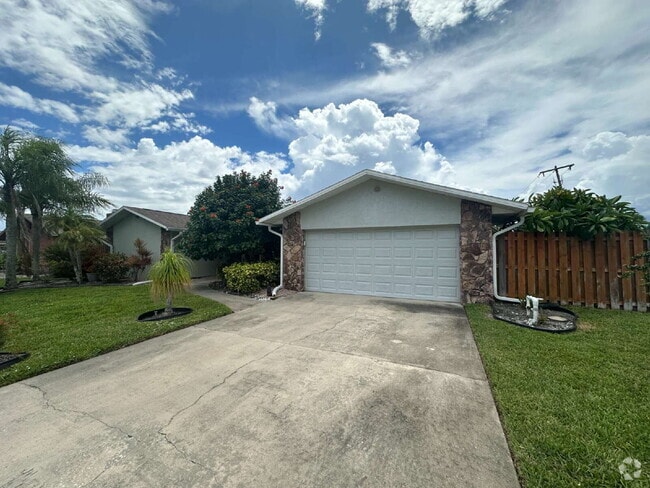 Building Photo - Charming 3-Bedroom Oasis with 2 Full Baths... Rental