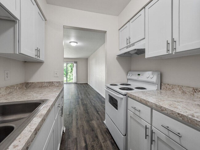 Photo - Pinehurst Apartments (Pinehurst Apartments...