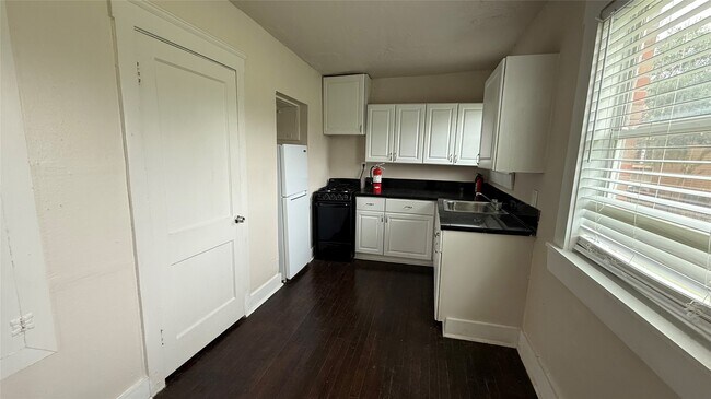 Building Photo - 3508 Mosley Ct Unit 08