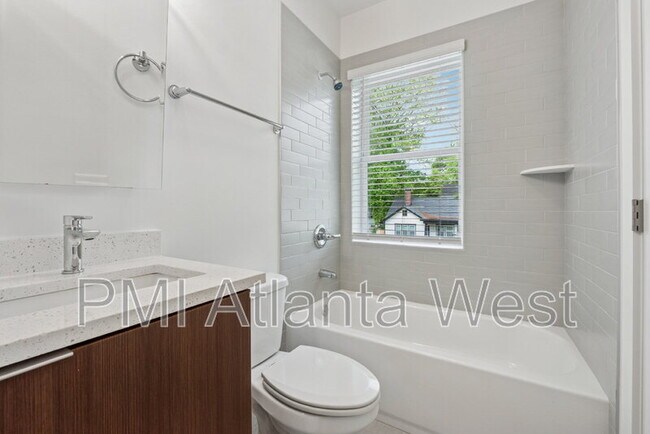 Photo - 750 Cascade Pl SW Unit 3