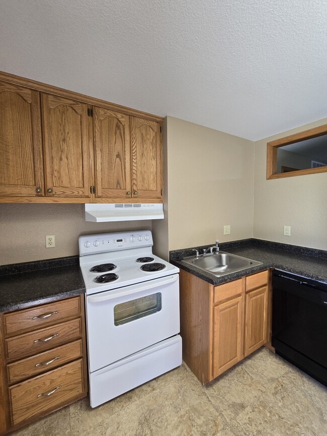 Photo - 613 N Andover Rd