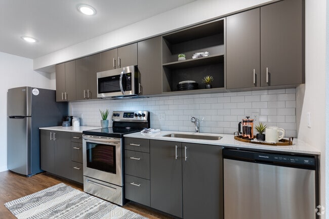 1BR, 1BA - 675 SF