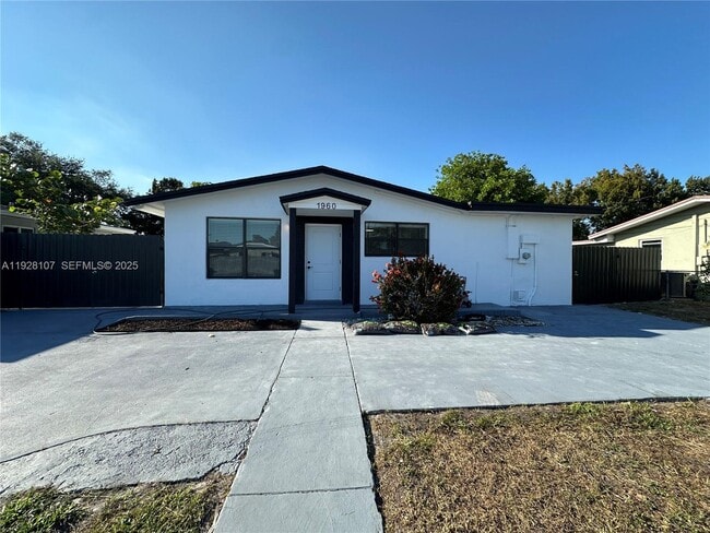 Photo - 1960 SW 68th Way