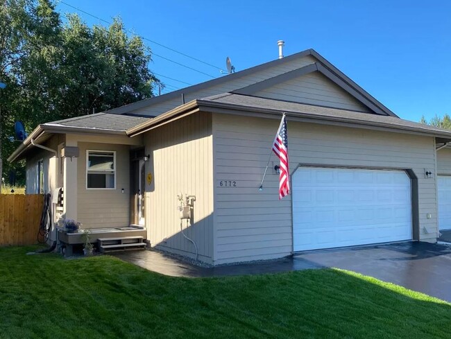 Ranch Style Duplex | Garage | Laundry Room... - Ranch Style Duplex | Garage | Laundry Room... House