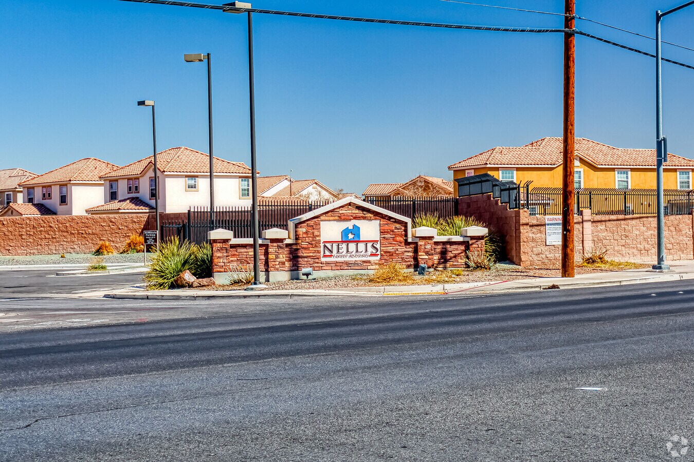 Nellis Family Housing - Nellis Family Housing Apartments