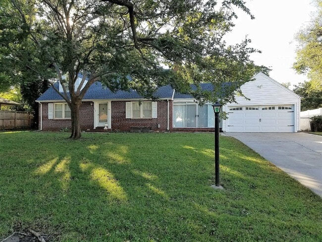 3 bed 2 bath Riverside Home - 3 bed 2 bath Riverside Home