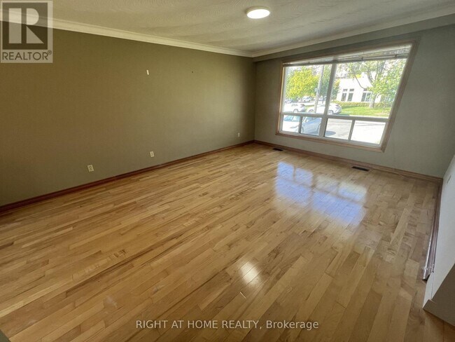 Photo - 9 Dewlane Dr