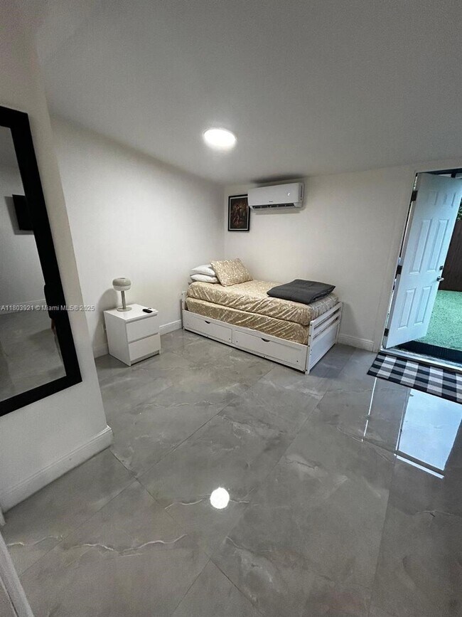 Photo - 1947 NW 33rd St Apartamento Unidad 1