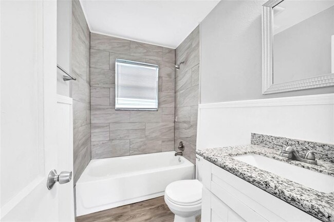 Photo - 304 Hemphill St