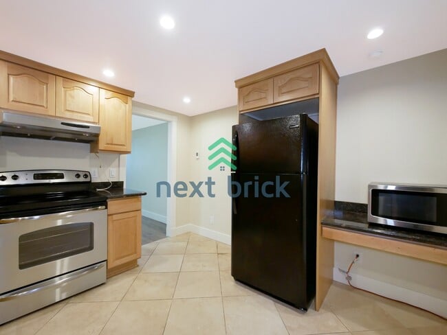 2 Bed 1Bath Waterfront View Condo Available for Rent!