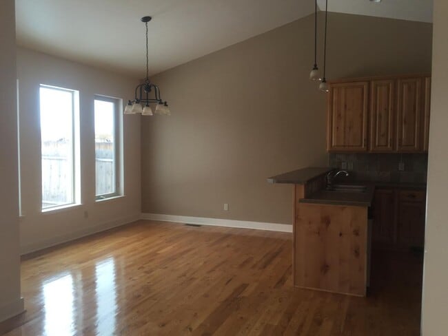 Building Photo - 725 Mississippi Dr