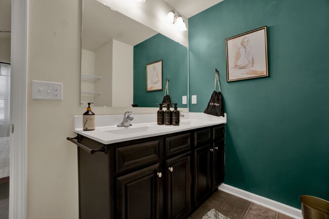 Photo - 565 Stockton Way