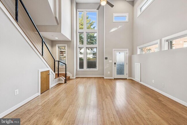 Photo - 241 R St NE Unidad A