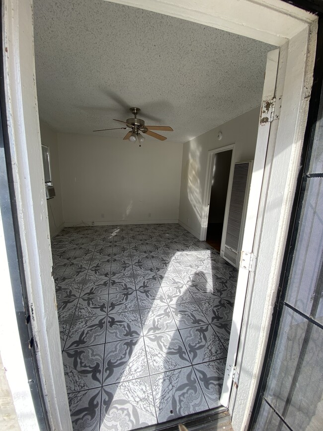 Photo - 1372 Gaviota Ave Unit B