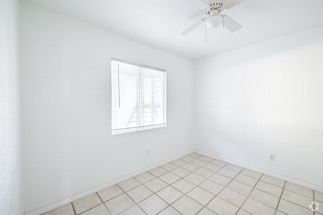 2BR, 1BA - 750SF - Primary Bedroom