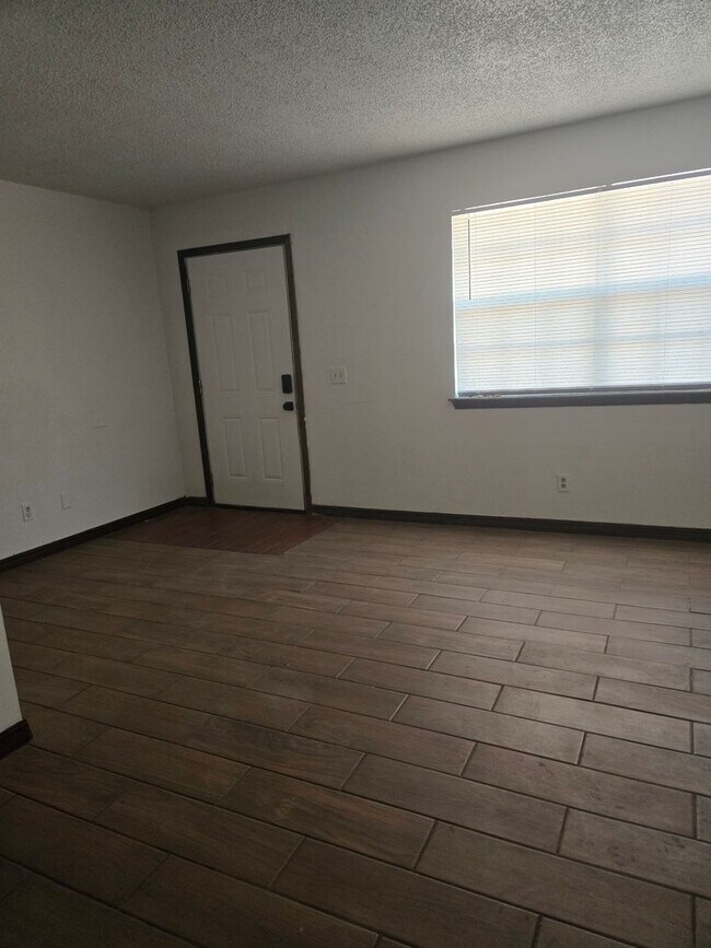 Photo - 501 N Main St Unit 501 N Main St Apt 2 Jennings, OK 74038