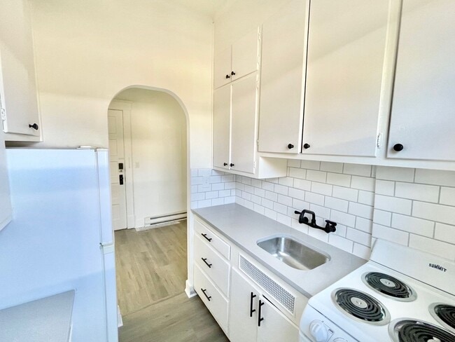 Photo - Beautiful Remodeled Studio on South Hill! Unit A