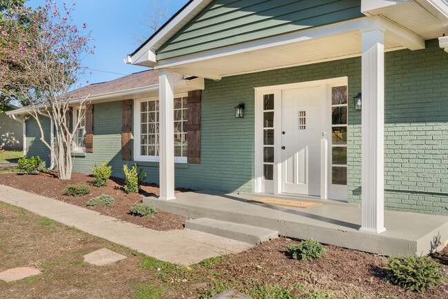 Photo - 234 NW Clearview Dr