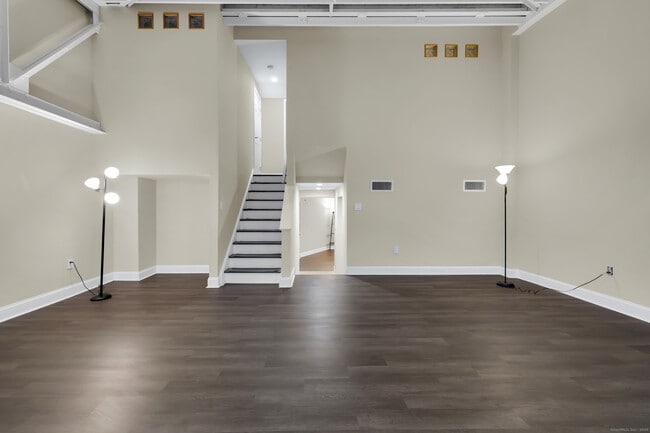 Photo - 1 Front St Unidad 113