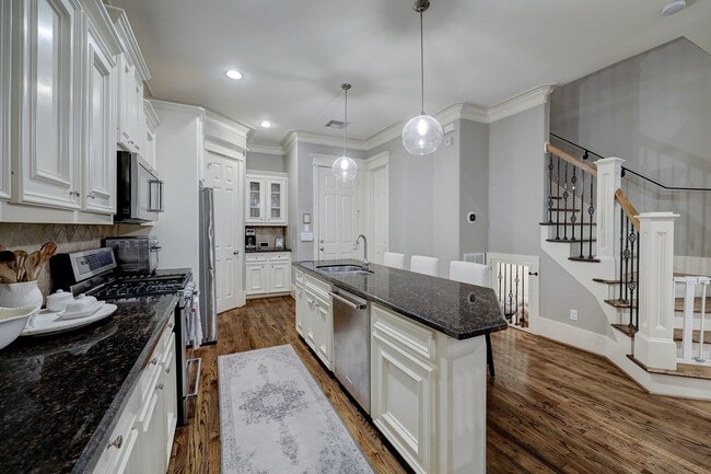 Photo - 1126 W 17th St