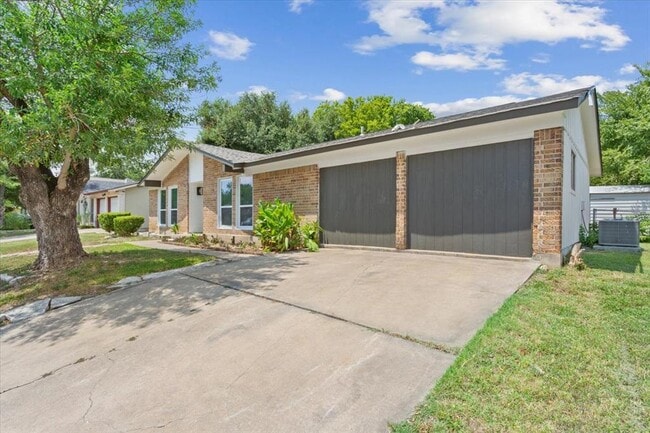 Photo - 10100 Woodglen Dr