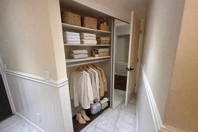 Photo - Large 1 Bedroom 1 Bath for rent at Villa Europa in UTC area Unit 1