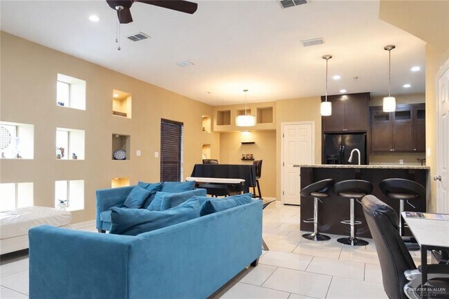 Photo - 14 W Daffodil Ave