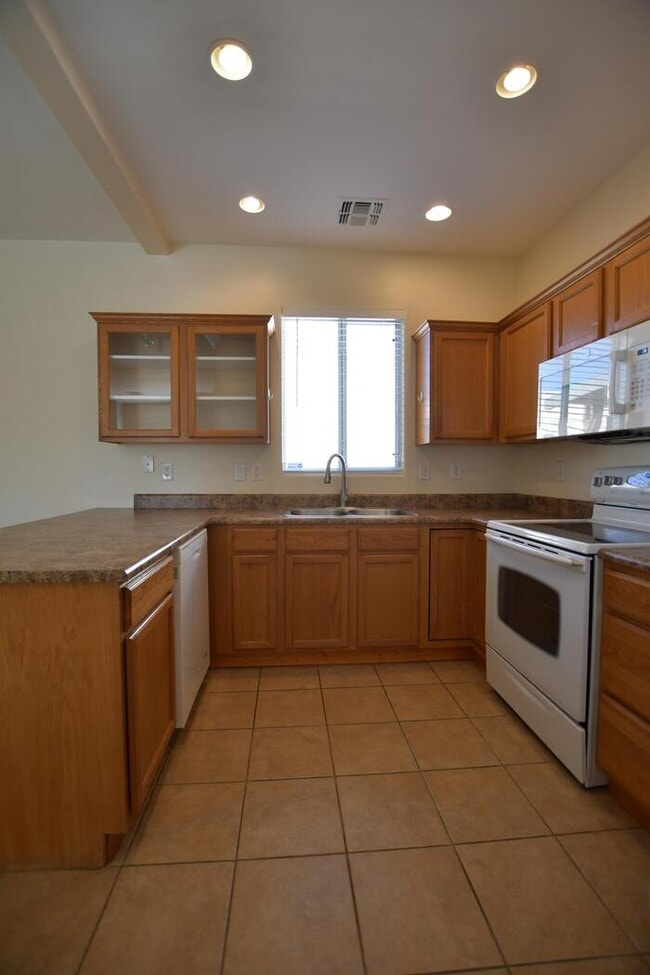 Photo - 2300 E Magma Rd