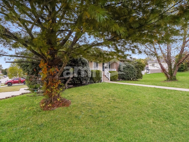 Photo - 720 Arrowfield Dr