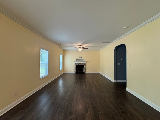 Photo - Beautiful 4 Bed 2.5 Bath Home with Fenced Backyard