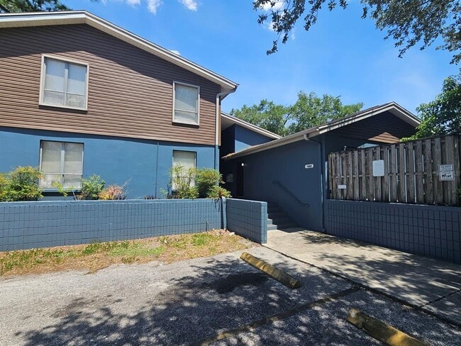 Building Photo - 7602 W Powhatan Ave Unit 1