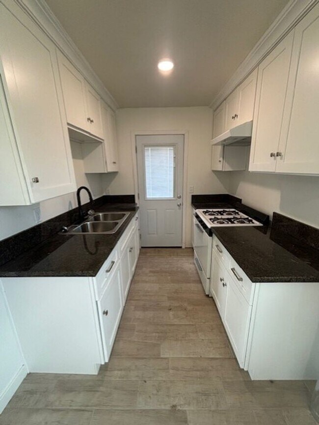 Photo - 1305-1305 1/2 Washington Ave Unidad 1305 1/2