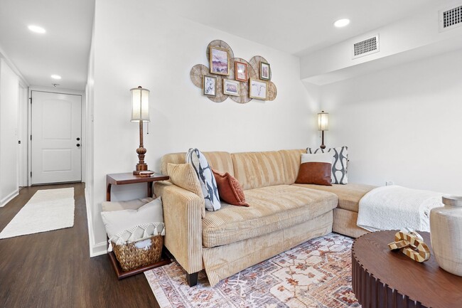 Photo - 1803 Neal Terrace Unit B