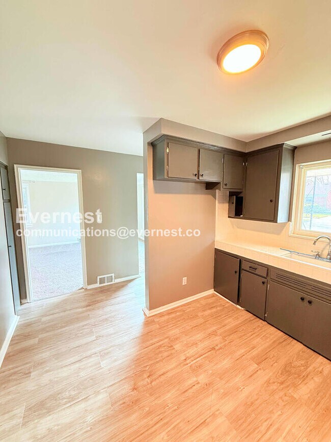 Photo - 19908 Heyden St