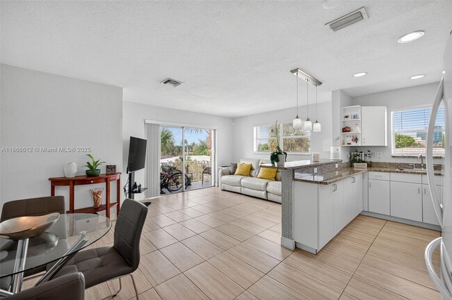 Photo - 2715 NE 49th St Unit 309