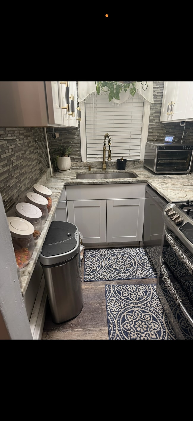 Kitchen - 544 Power Rd Unit one