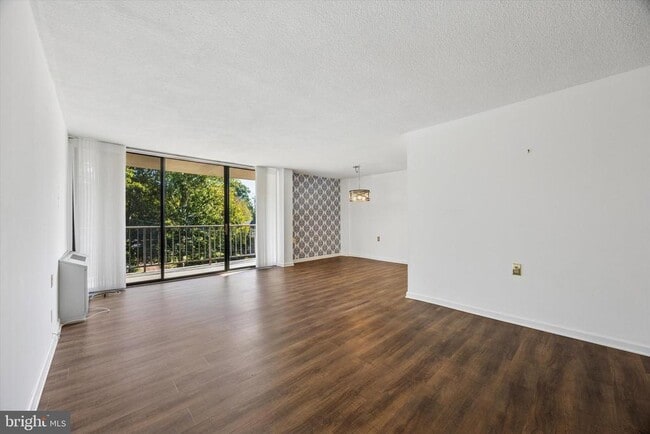 Building Photo - 801 Yale Ave Unit 920