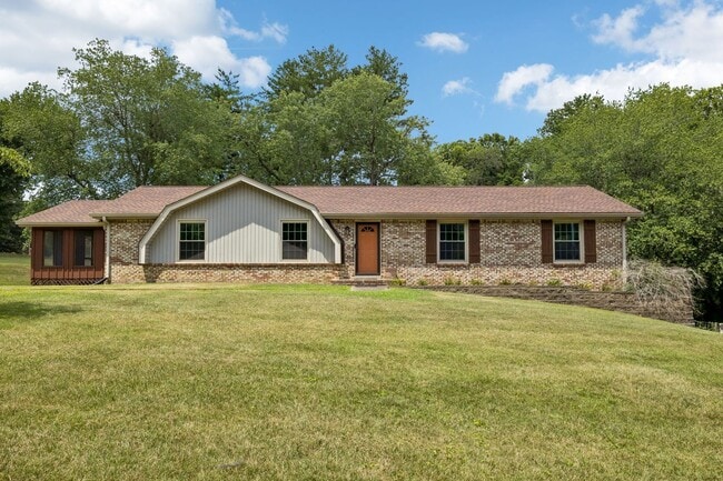 Building Photo - Pet Friendly Four Bedroom with Basement!