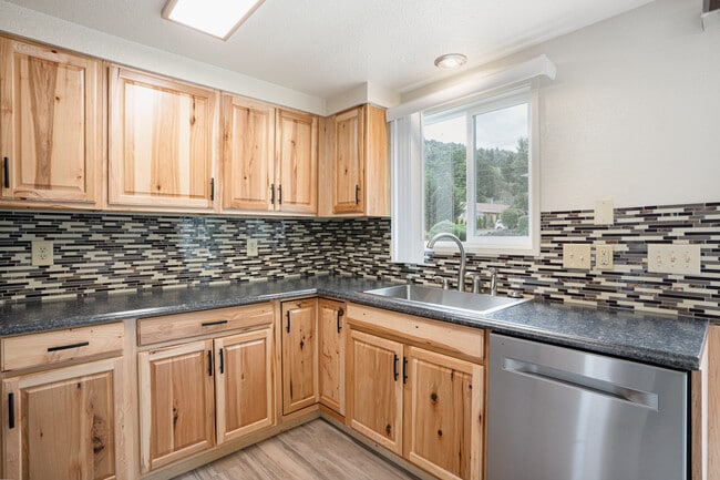 Lookingglass Apartments