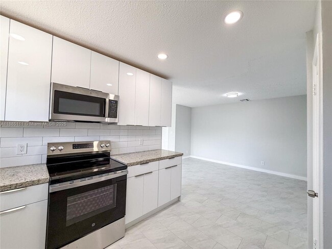 Photo - 5621 NE 22nd Ave Unidad 8