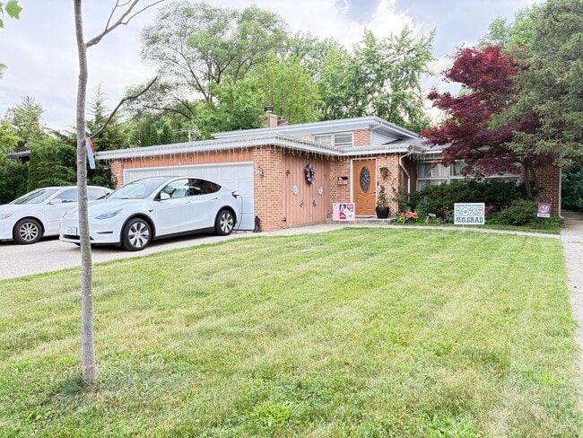 Building Photo - 245 Sunset Dr Rental