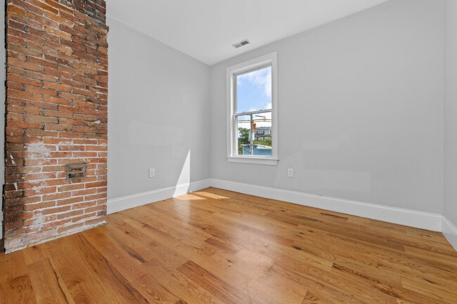 Photo - 148 Bremen St Unit 2